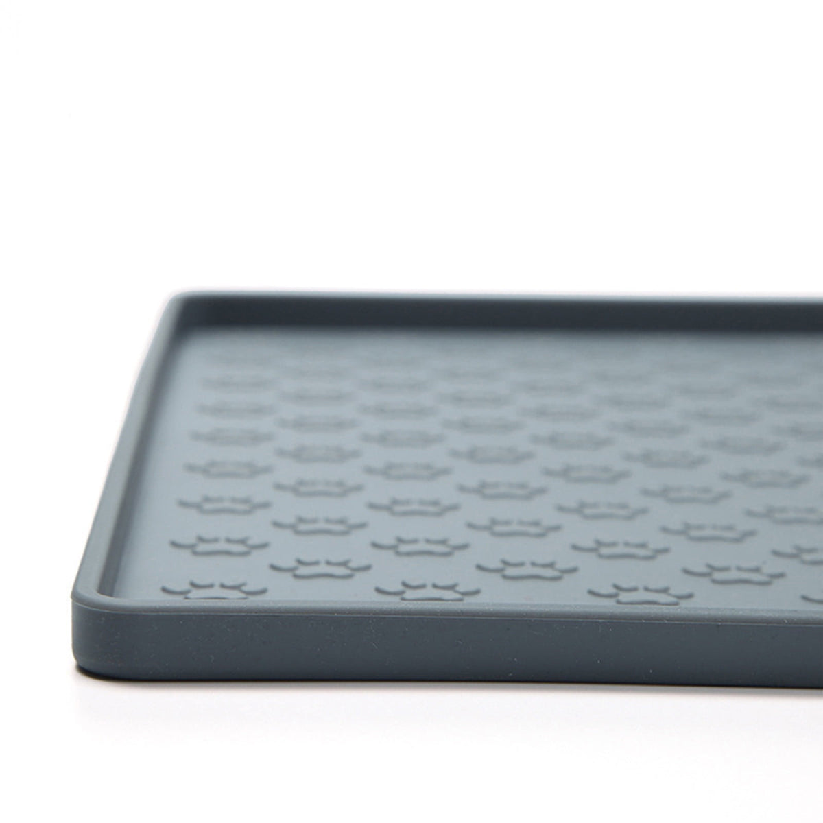 Silicone Dog Feeding Mat by dktraveldogs.com